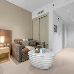 Serene Palm Studio - Rooftop Infinity Pool & Private Beach Access
