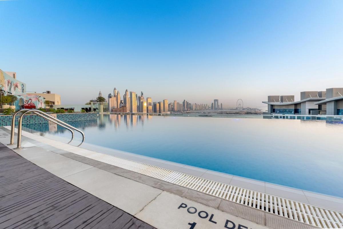 Serene Palm - Rooftop Infinity Pool & Private Access Dubai